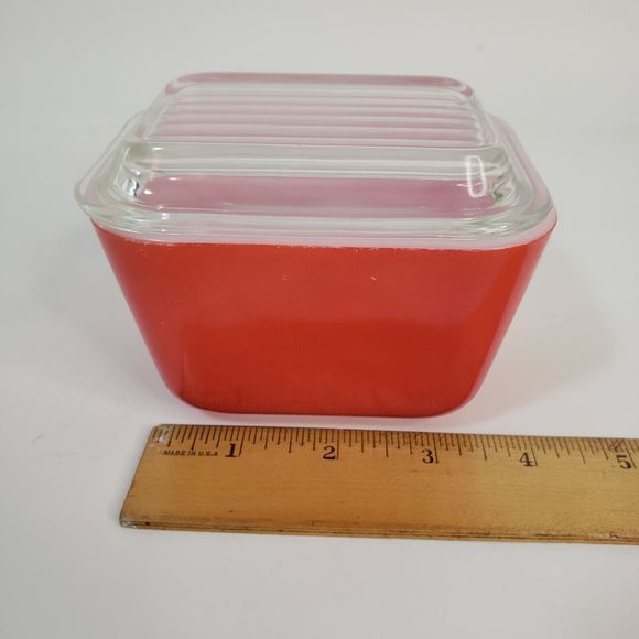 Vtg Pyrex Red Refrigerator Dish Round Backstamp Ribbed Lid 0 501 Glossy 1.5 cup - Picture 2 of 7